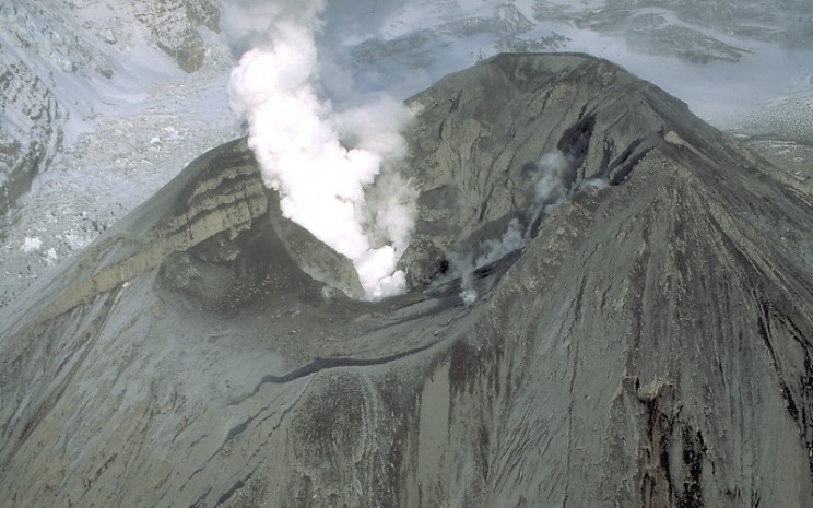 The 10 Most Dangerous Volcanoes Looming Over the United States The 10 Most Dangerous Volcanoes Looming Over the United States