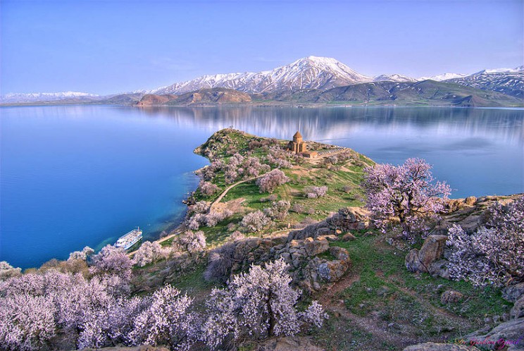 A Castle Dating Back 3,000 Years Has Been Discovered at the Bottom of a Lake in Turkey A Castle Dating Back 3,000 Years Has Been Discovered at the Bottom of a Lake in Turkey