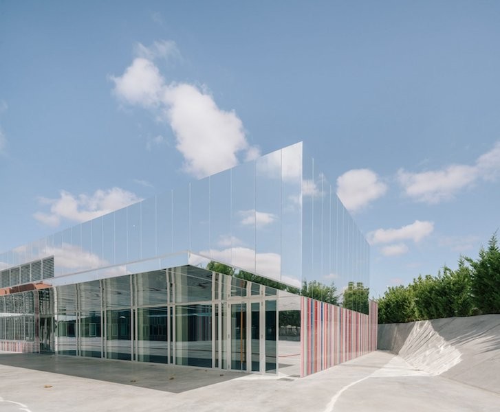Architects Used Mirrors to Make This School in Spain Disappear into the Sky Architects Used Mirrors to Make This School in Spain Disappear into the Sky