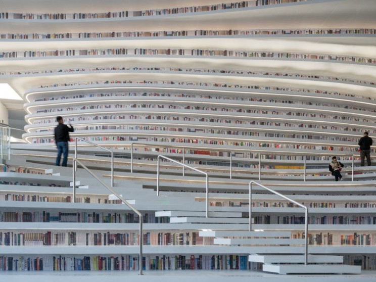 Tinajin's New Public Library Looks Like a Moving Sci-Fi Cave Tinajin's New Public Library Looks Like a Moving Sci-Fi Cave