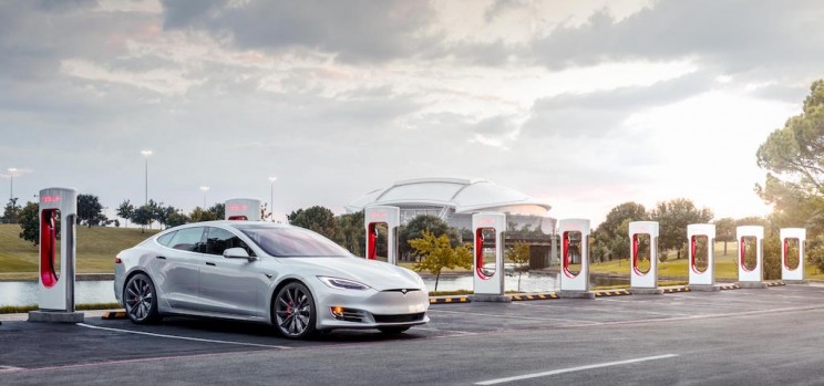 Tesla Reveals Largest Supercharger Station in the U.S. Suitable for Semi Trucks Tesla Reveals Largest Supercharger Station in the U.S. Suitable for Semi Trucks