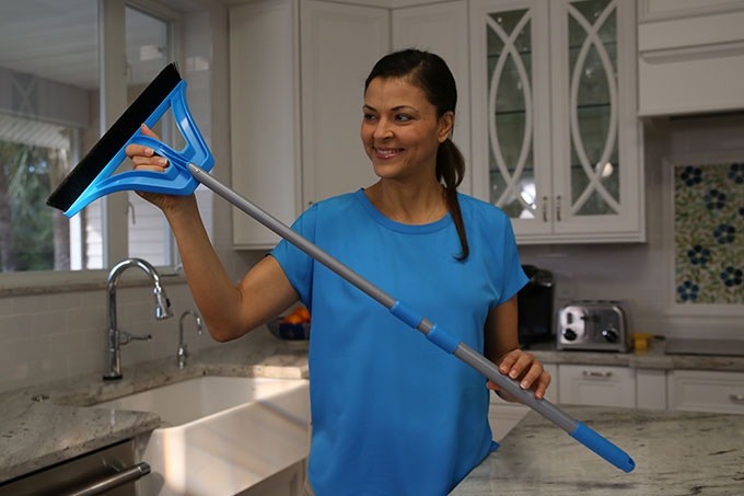 This Company Wants to Improve the Way We Sweep With Their Innovative Broom and Dustpan This Company Wants to Improve the Way We Sweep With Their Innovative Broom and Dustpan