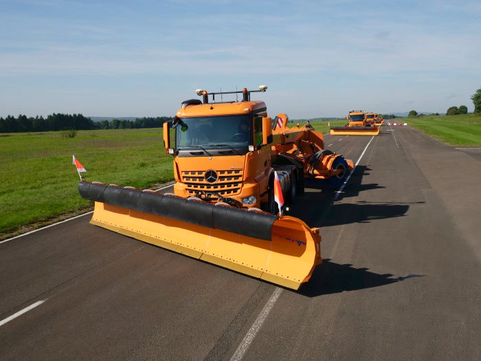 Daimler Has Revealed Its Fleet of Autonomous Snow Plow Trucks for Airports Daimler Has Revealed Its Fleet of Autonomous Snow Plow Trucks for Airports