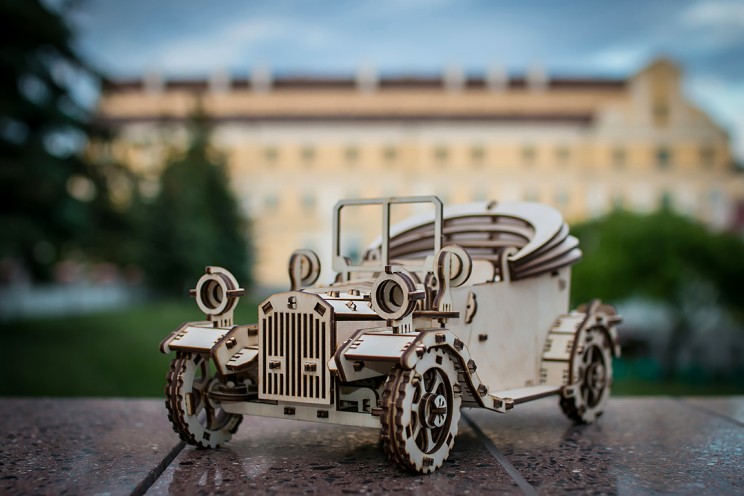 This Company Looks to Upgrade Traditional Toy Modeling Sets