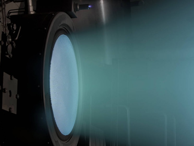 NASA's Record-Breaking Ion Thruster Engine Could Take Us to Mars NASA's Record-Breaking Ion Thruster Engine Could Take Us to Mars