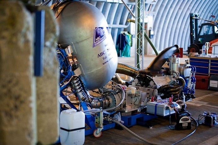 Bloodhound SSC Reaches 210mph in Its First Public Test Before 1,000mph Land Speed Record Attempt