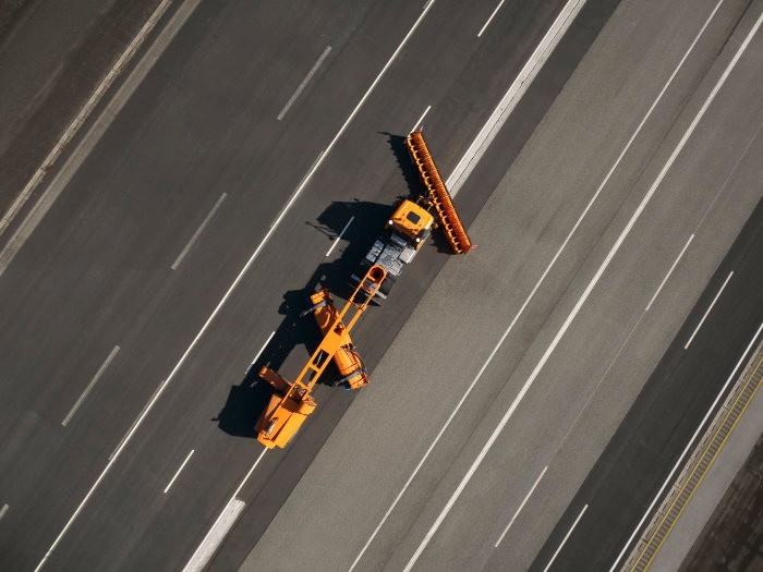Daimler Has Revealed Its Fleet of Autonomous Snow Plow Trucks for Airports Daimler Has Revealed Its Fleet of Autonomous Snow Plow Trucks for Airports