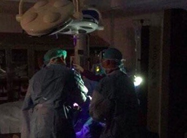Ex-Governor Tweets Shocking Photo of Doctors Performing Surgery by Cell Phone Light in Puerto Rico