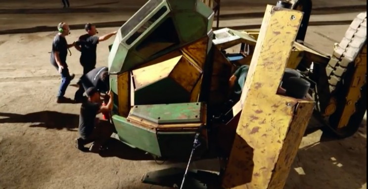 USA and Japan's First Giant Robot Battle Is No Kids' Play! USA and Japan's First Giant Robot Battle Is No Kids' Play!