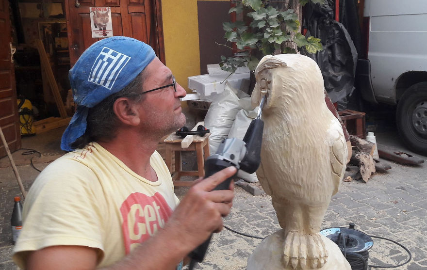This Engineer Turned Artist Transforms Dead Wood into Incredible Works of Art This Engineer Turned Artist Transforms Dead Wood into Incredible Works of Art