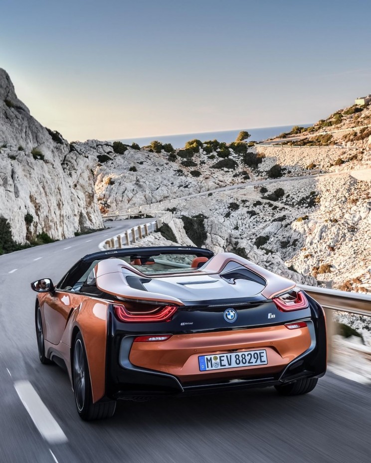 The i8 is a sexy and green hybrid sportscar