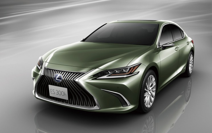 Lexus world's first* Digital Side-View Monitors