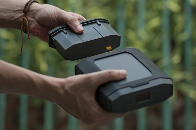 This Portable Power Source Provides Identical Power to What You Get From a Wall Socket This Portable Power Source Provides Identical Power to What You Get From a Wall Socket
