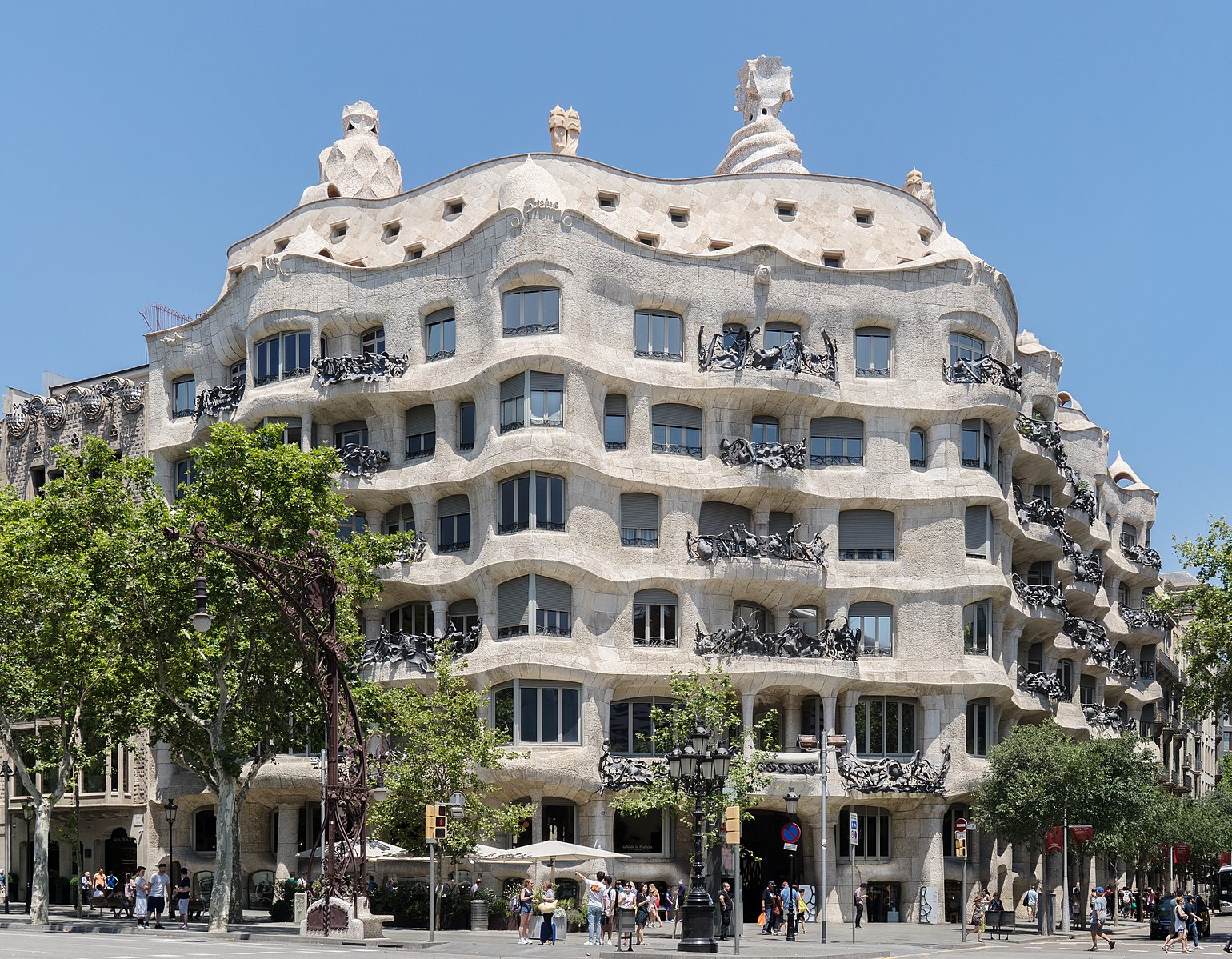 casa mila gaudi barcelona
