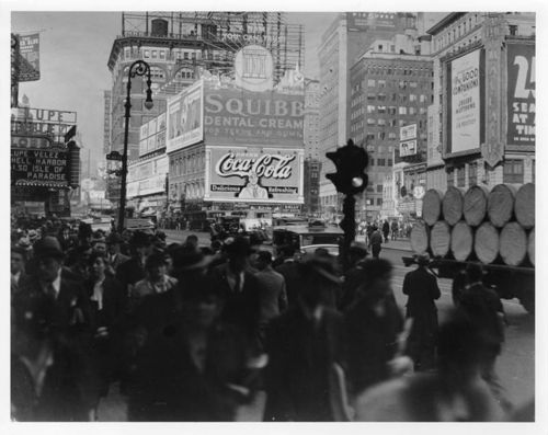 Coca Cola Debuts the World’s First 3-D Robotic Sign in Times Square Coca Cola Debuts the World’s First 3-D Robotic Sign in Times Square