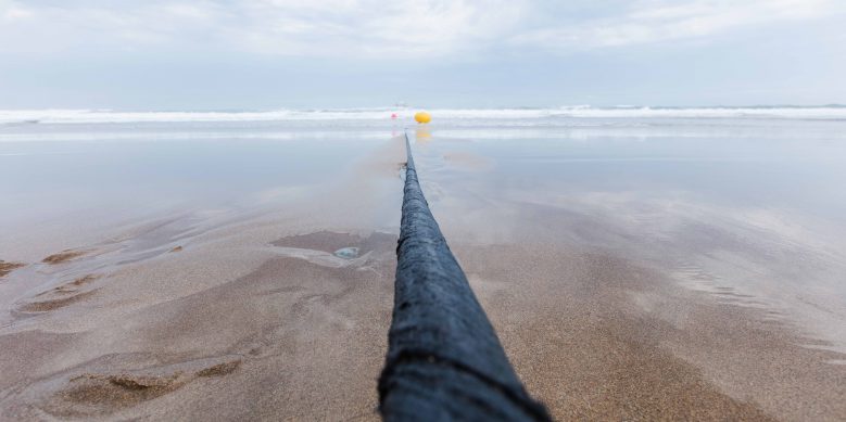 Microsoft and Facebook Just Laid a 6,600 km Cable Across the Atlantic Ocean Microsoft and Facebook Just Laid a 6,600 km Cable Across the Atlantic Ocean