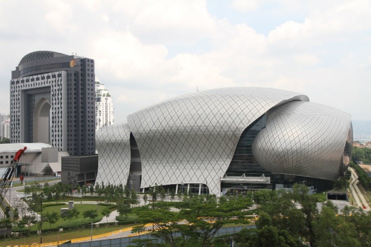The Engineering Behind Cleaning an Architectural Icon