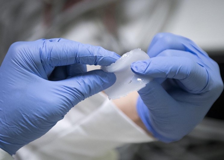Scientists Develop Water-Based Lithium-Ion Batteries That Are Non-Flammable Scientists Develop Water-Based Lithium-Ion Batteries That Are Non-Flammable