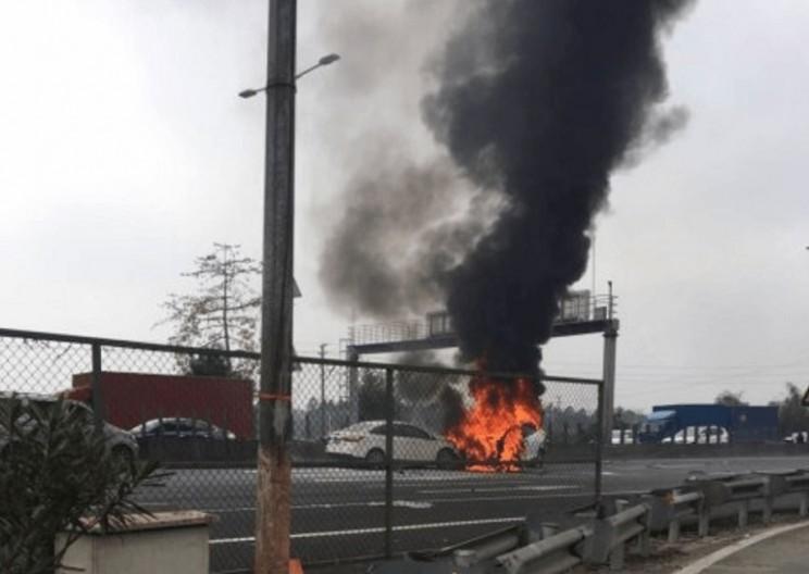 Model X Owner Sues Tesla for $1 Million After Falcon Doors Fail to Open in Fiery Crash