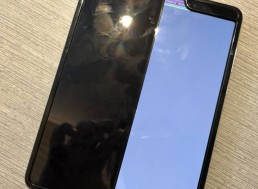 Samsung Galaxy Fold Screens Appear to be Breaking Already