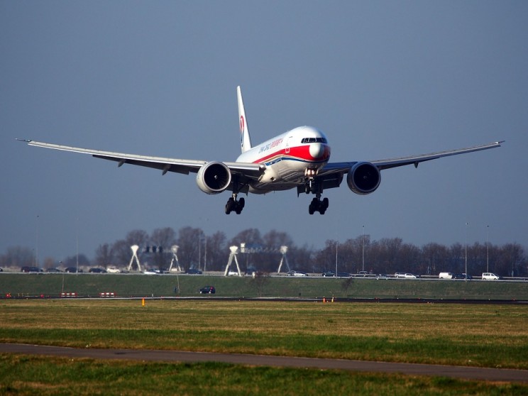 Watch An Emirates A380 Land In A Ferocious Crosswind Watch An Emirates A380 Land In A Ferocious Crosswind