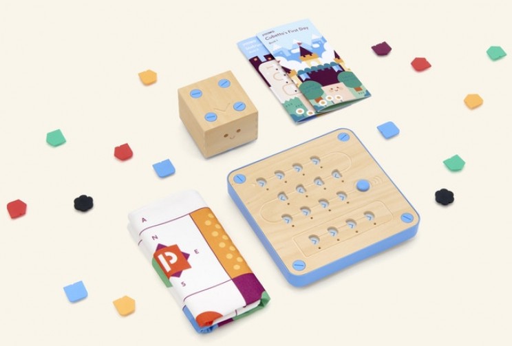 This Interactive Wooden Toy Teaches Kids Coding Without the Use of Screens This Interactive Wooden Toy Teaches Kids Coding Without the Use of Screens
