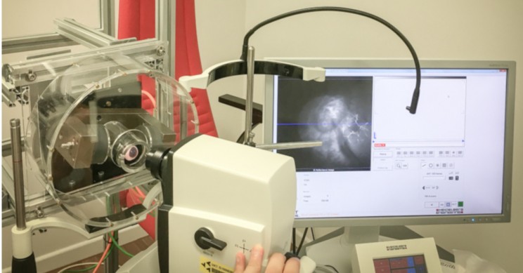 Tiny Robots Propel Through Human Eyeball to Deliver Drugs