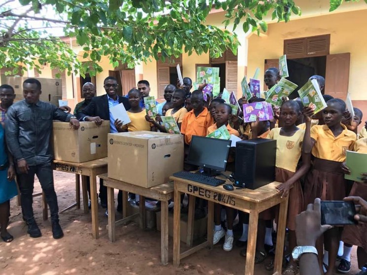 Microsoft Honors Ghanaian Teacher Who Explained Word to His Students on a Blackboard Microsoft Honors Ghanaian Teacher Who Explained Word to His Students on a Blackboard