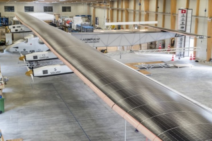 747 sized solar plane will attempt to fly around the globe