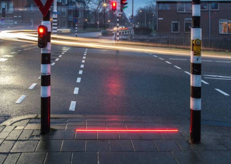 Dutch Town Installs Ground Level Traffic Lights for Smartphone Addicts