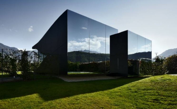 Mirror Houses reflect the beauty of the Dolomites
