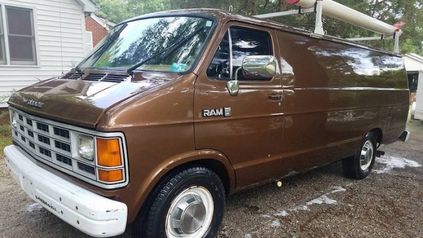 This Vintage FBI Surveillance Van Just Sold for Almost $19,000 on eBay