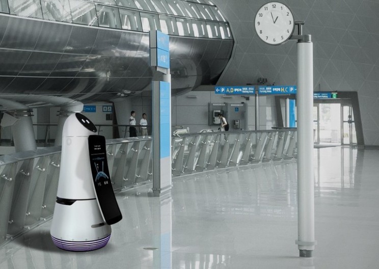 LG's Airport Robots Will Begin Assisting Travelers in Korea's Largest Airport