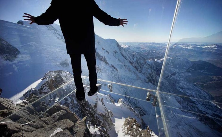 Crazy glass box over French Alps not for the faint hearted