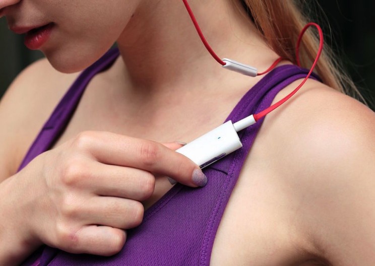 New Airlink Bluetooth Adapter Turns Your Headphones Wireless