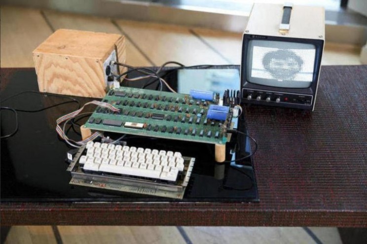 Apple 1 computer fetches US$905,000 at Bonhams