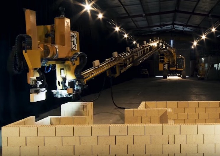 Brick Laying Robot Can Build Houses in Hours