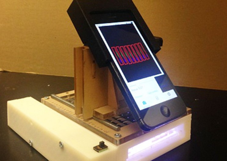 This Smartphone Add-on Identifies Cancer with 99 Percent Accuracy