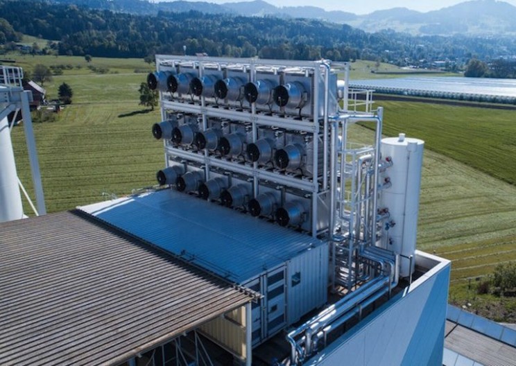 This Enormous Machine Just Started Extracting Carbon Dioxide from Air