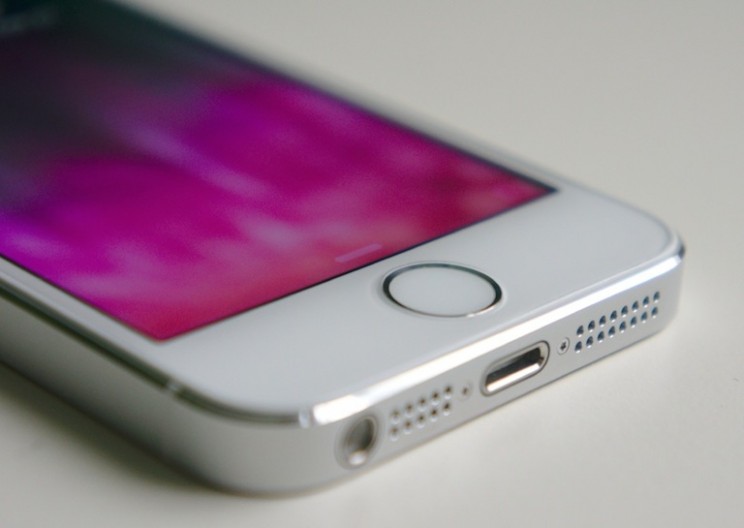 Apple Unveils New Smaller iPhone SE