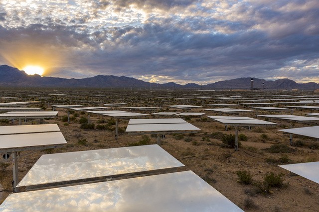 Ivanpah Solar Power Station is Now Functioning