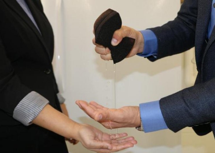 This 'Super Sponge' Cleans Mercury from Water in Just Five Seconds
