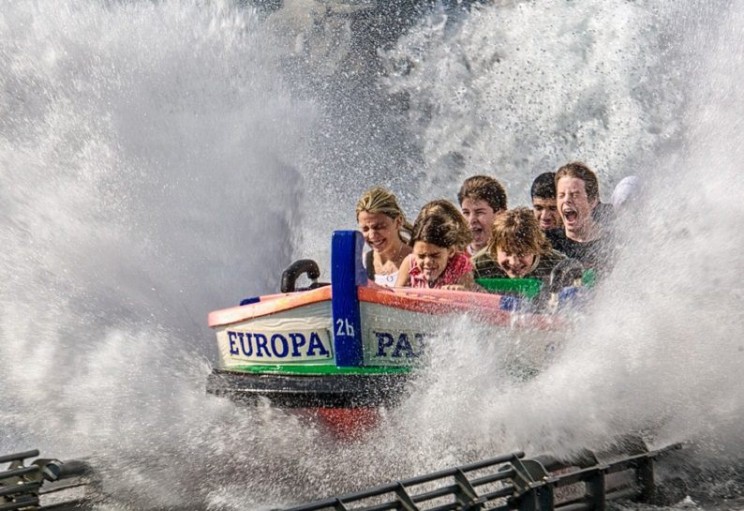 12 of the Most Thrilling Water Slides Around the World