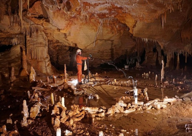175,000 Year Old Neanderthal Constructions Discovered in Cave