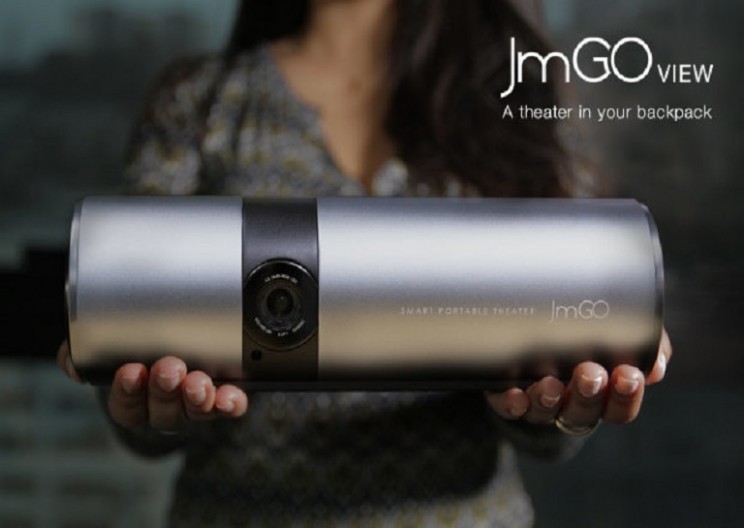 Projector that Fits in Your Backpack: JmGO View