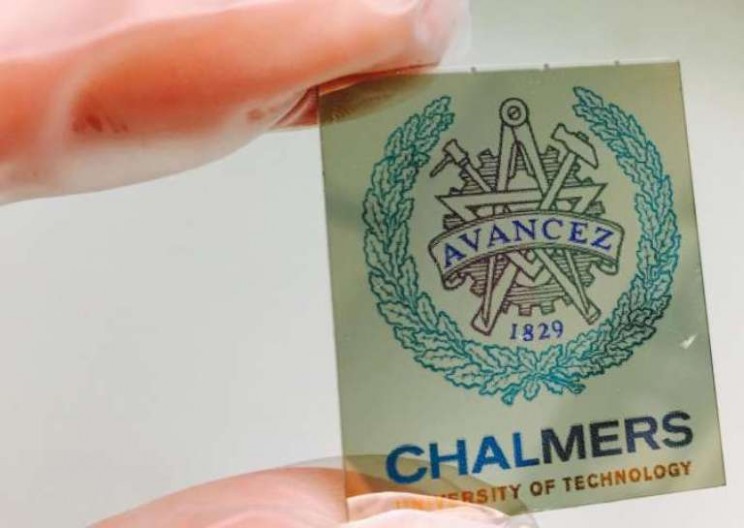 New Electronic 'Paper' Displays Entire Color Range at Less than a Micrometer's Thickness