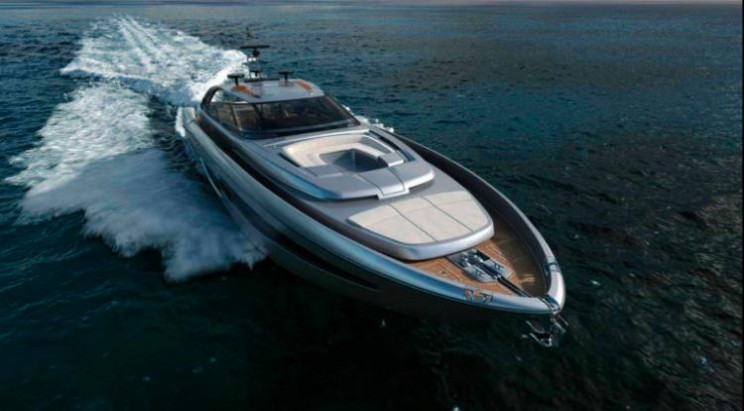 The Riva 88 Florida offers convertible to coupe in a yacht