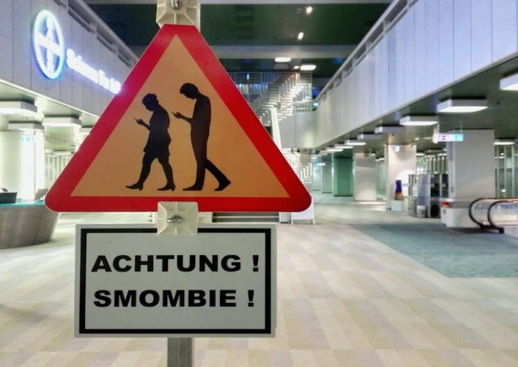 German Texters Get LED Street Signals on the Sidewalk