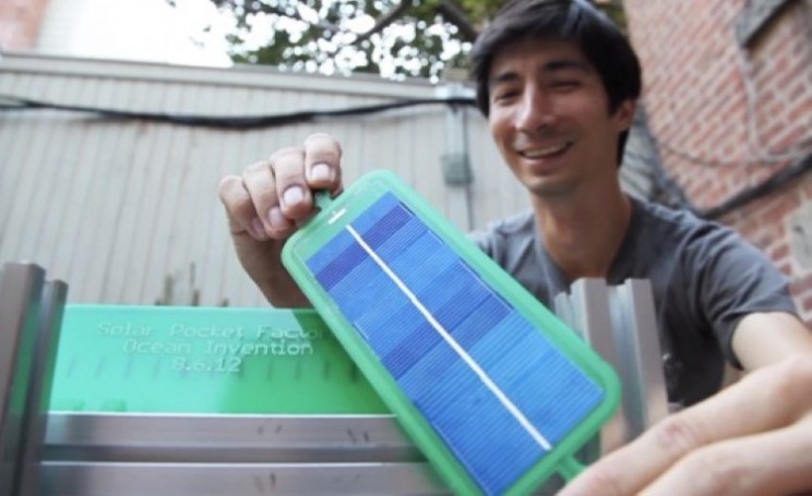 The Solar Pocket Factory takes 15 seconds to print out a solar panel