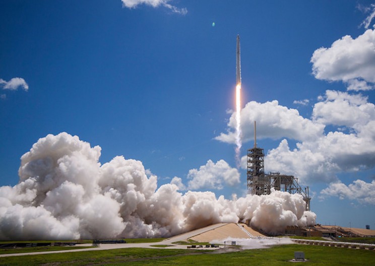SpaceX's Dragon Spacecraft Will Deliver Ice Cream and a Birthday Cake to ISS